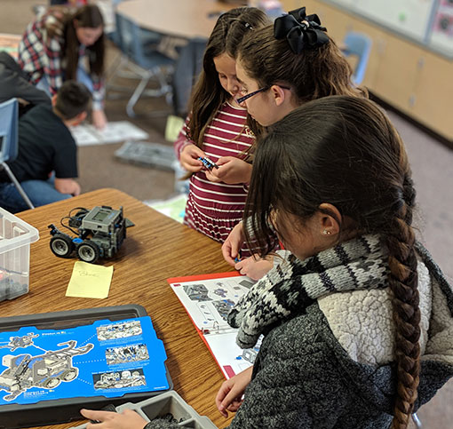 children working together