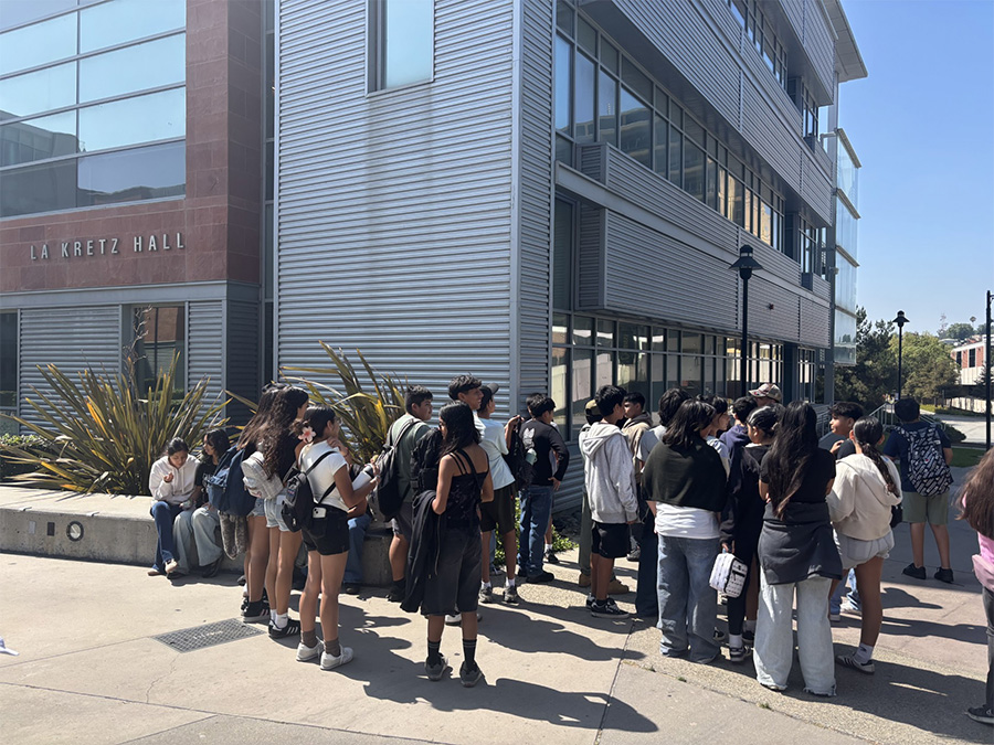 AVID students visit CSULA during the summer program
