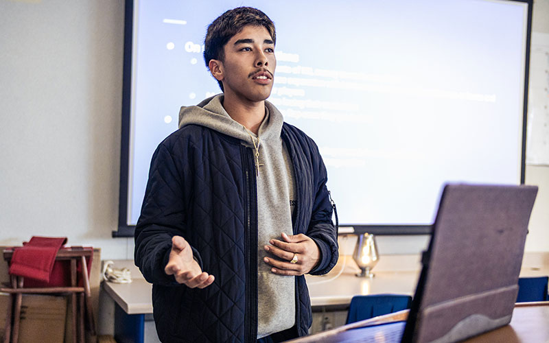 Girls in the sunglasses
